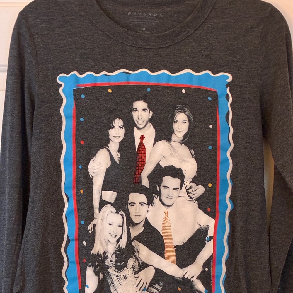 FRIENDS‎ Charcoal Graphic Long Sleeve Tee Sz M EUC